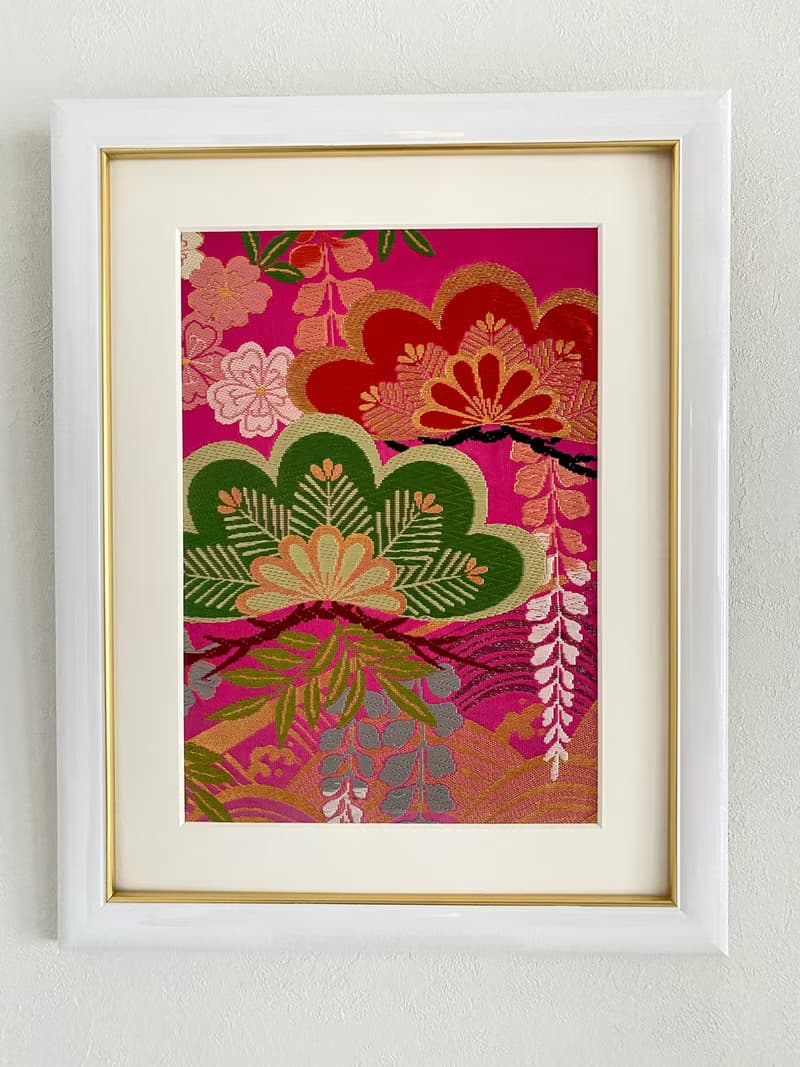 額装025　刺繍着物 松 和モダン 和風インテリア プレゼント 結婚祝 新築祝 長寿祝 縁起物 額装インテリア
