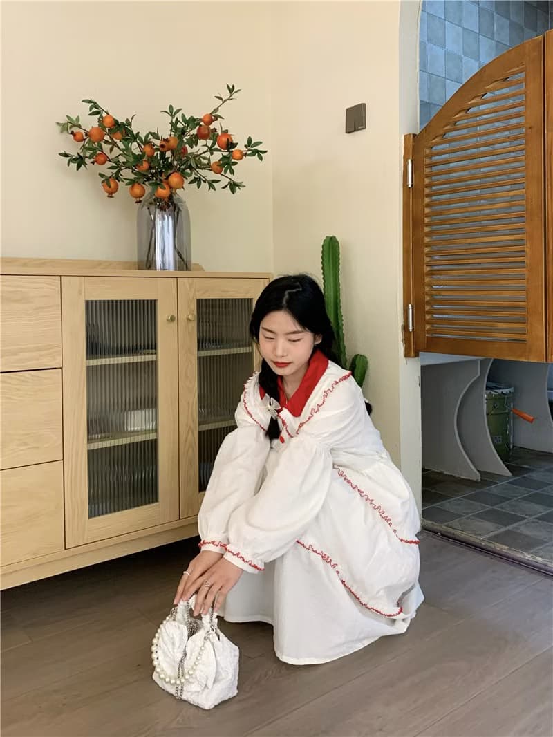 白色初戀感 娃娃領 花邊長袖連衣裙 寬松