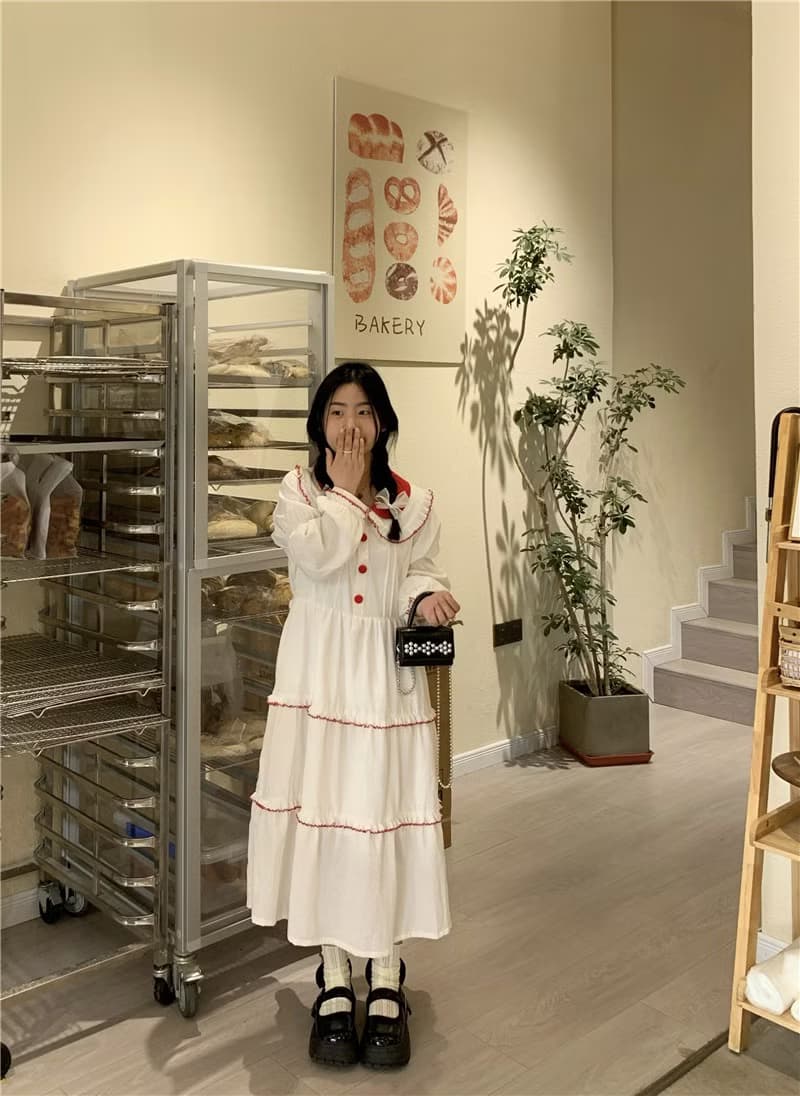 白色初戀感 娃娃領 花邊長袖連衣裙 寬松