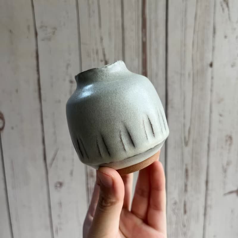 柔光莫蘭迪白。手工陶瓷迷你花瓶 花器 擴香瓶 精油瓶 母親節禮物