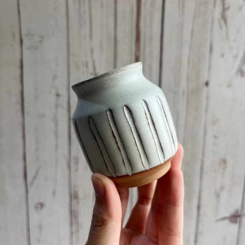 柔光莫蘭迪白。手工陶瓷迷你花瓶 花器 擴香瓶 精油瓶 母親節禮物