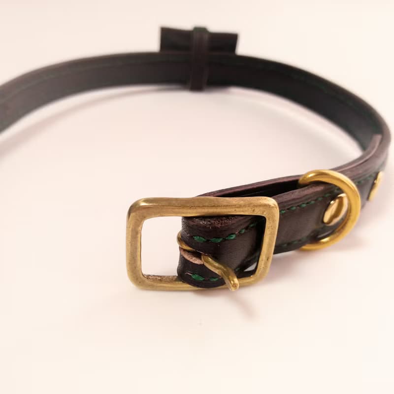 本革ー手縫いーエレガントで丈夫な犬の首輪ーチョコレートーグリーンーチョコレートーグリーン糸