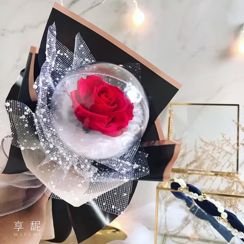 浪漫波波球玫瑰永生花束 / 生日禮物 / 畢業禮物 / 聖誕節花束