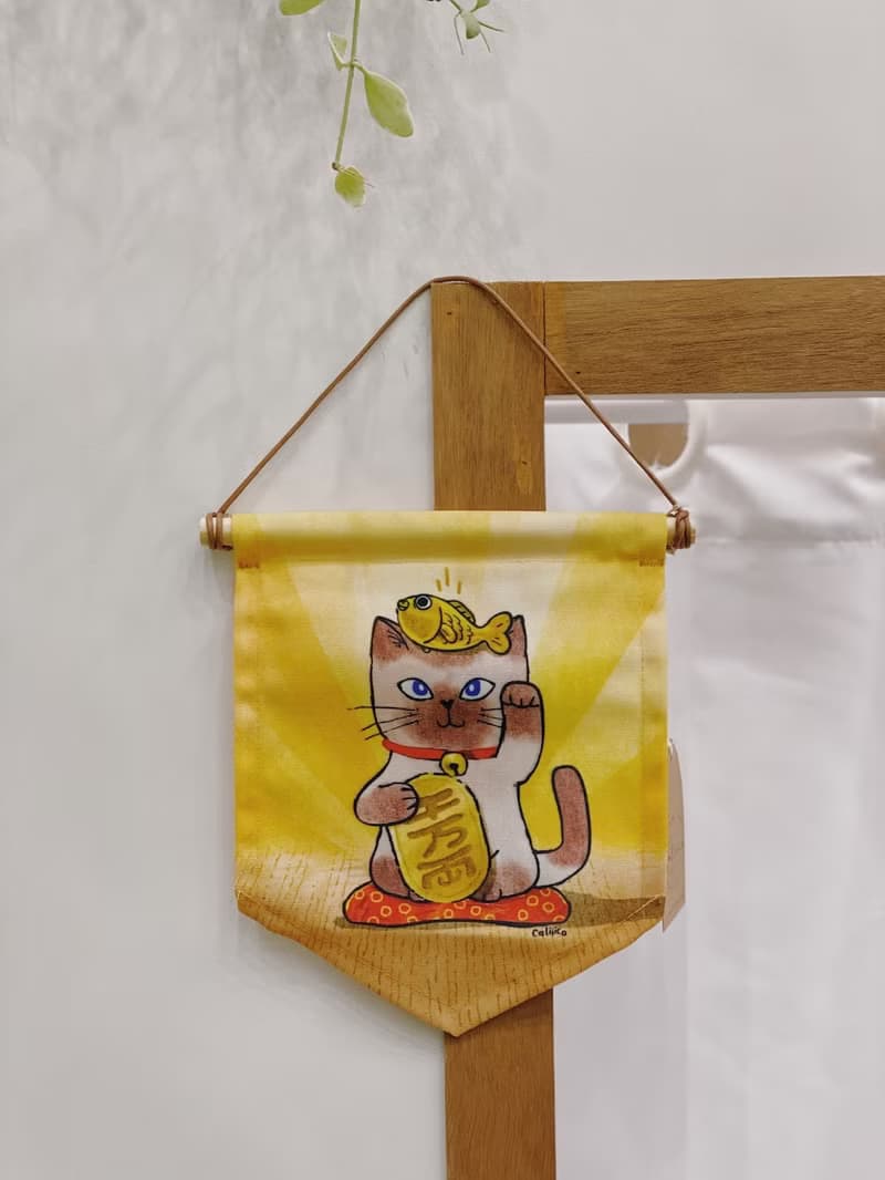 flag cat yellow