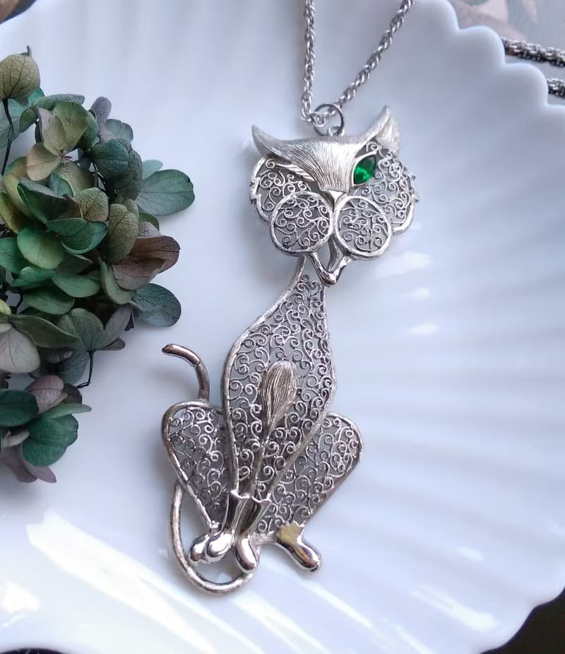 【西洋古董飾品 】銀色 簍空 眨眼生動 大貓 項鍊 大墜項鍊