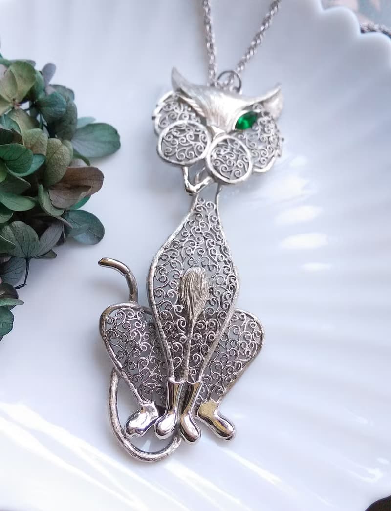【西洋古董飾品 】銀色 簍空 眨眼生動 大貓 項鍊 大墜項鍊