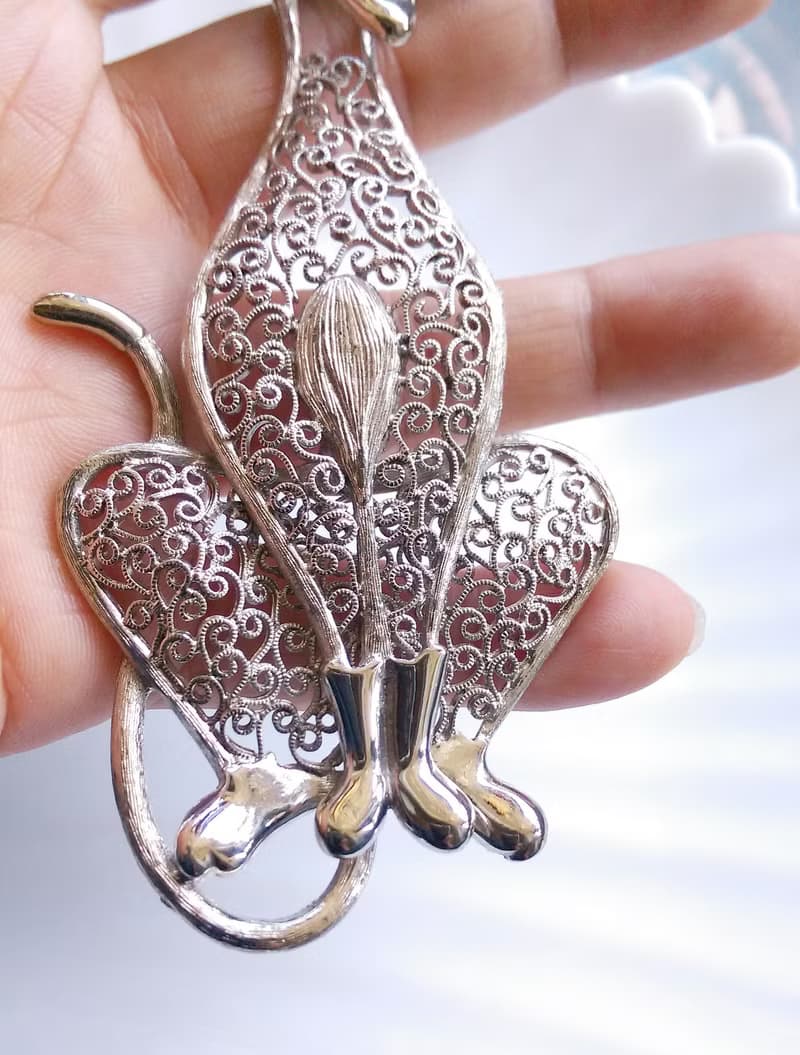 【西洋古董飾品 】銀色 簍空 眨眼生動 大貓 項鍊 大墜項鍊