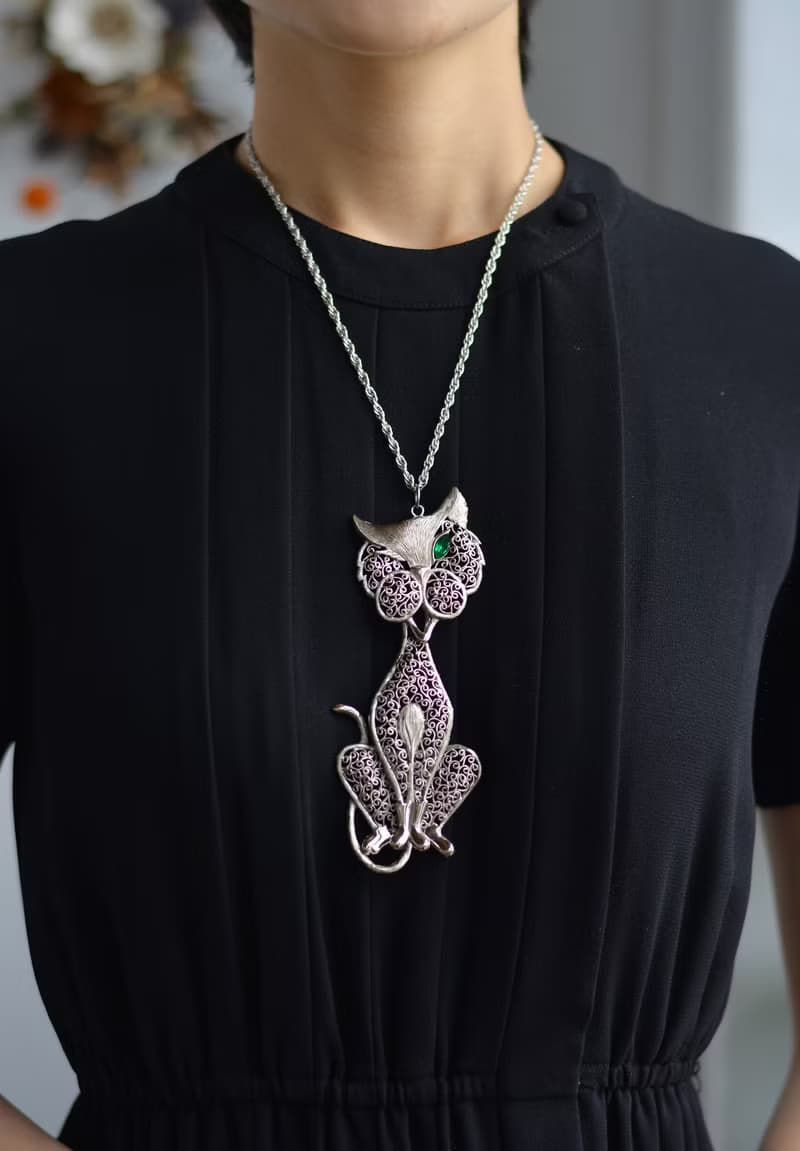 【西洋古董飾品 】銀色 簍空 眨眼生動 大貓 項鍊 大墜項鍊