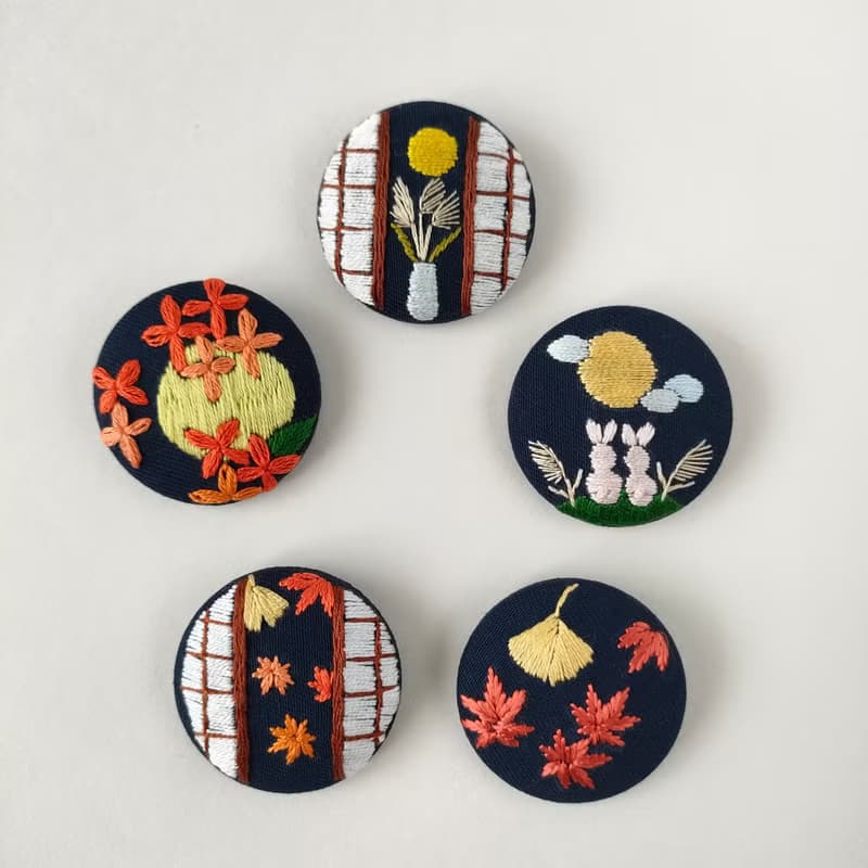 お月見うさぎの刺繍ブローチ　中秋節
