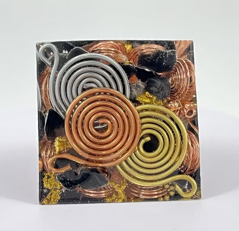 新年禮物 開運小物 Orgonite 奧剛能量塔-金字塔款式2