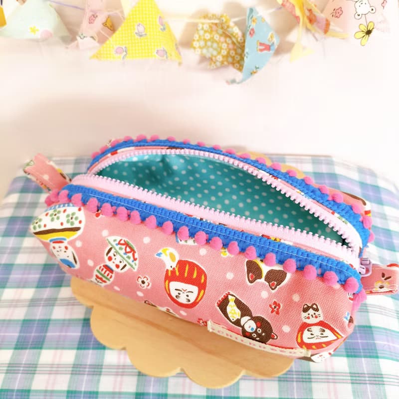 昭和風懷舊玩具胖胖包 化妝包 收納包 筆袋 招財貓 達摩 木芥子