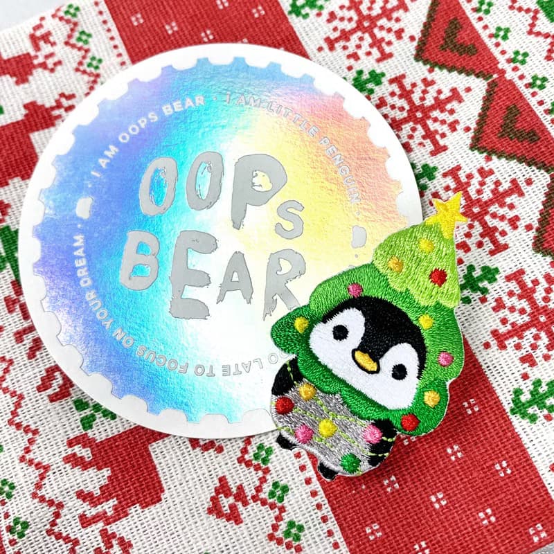 Oops bear - 企鵝聖誕樹銹花胸針