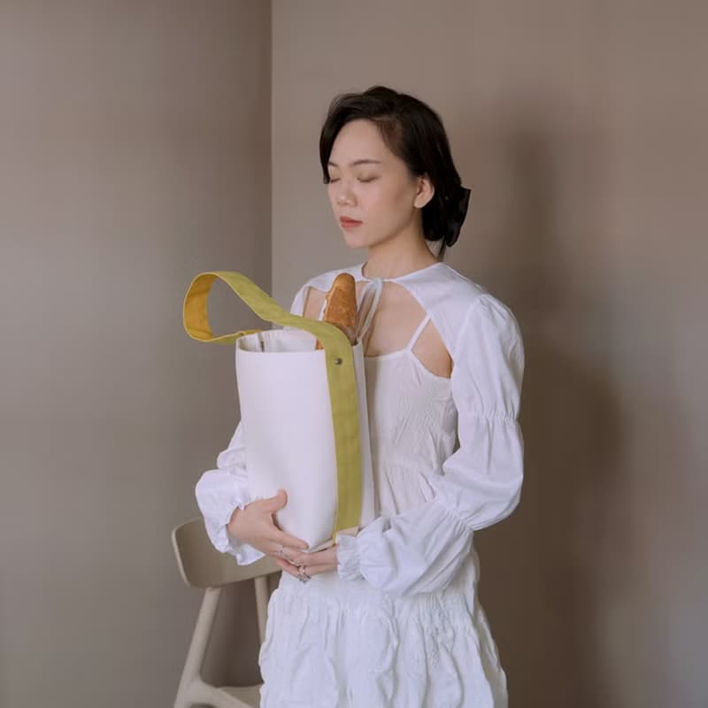 桶型法棍包 肩帶正反兩色可用 側背帆布包 乳白