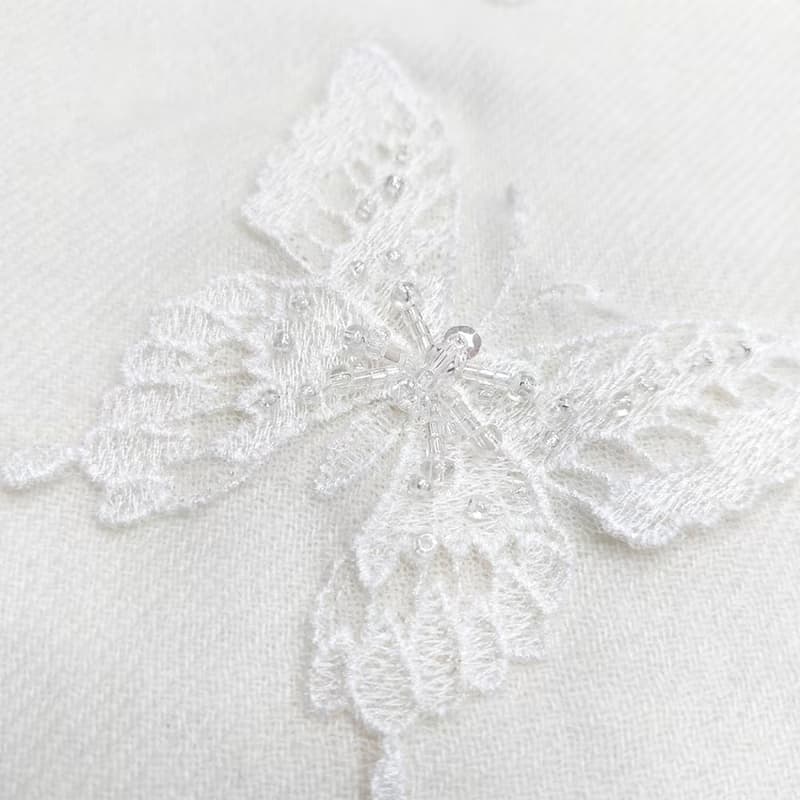 【輕奢】Iris芭蕾蝴蝶訂珠蕾絲刺繡純羊絨Cashmere圍巾-奶油色