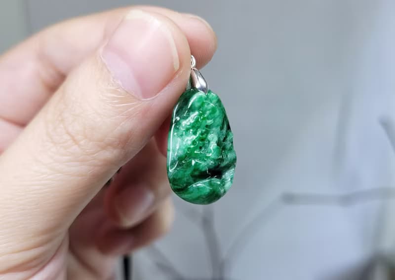 【親翠】天然翡翠 辣陽綠個性有山有水有靠山小山水項鍊 畢業禮物
