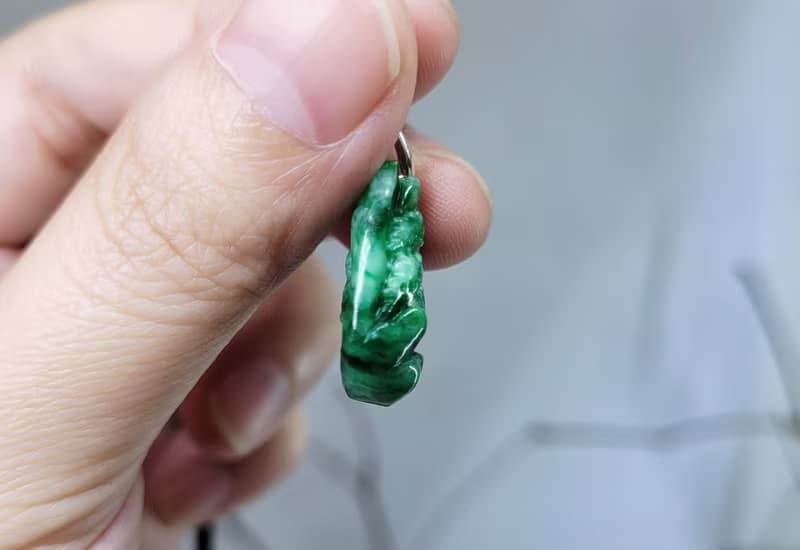 【親翠】天然翡翠 辣陽綠個性有山有水有靠山小山水項鍊 畢業禮物