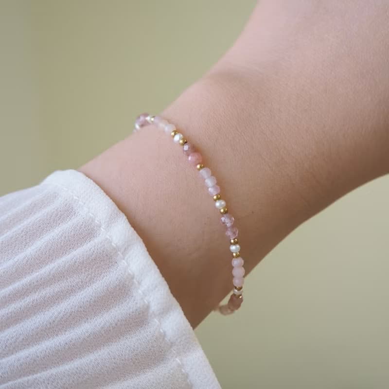 ll 粉語微光 ll 紅紋石 淡水珍珠 粉澳寶 草莓晶 手鍊 BR-00034