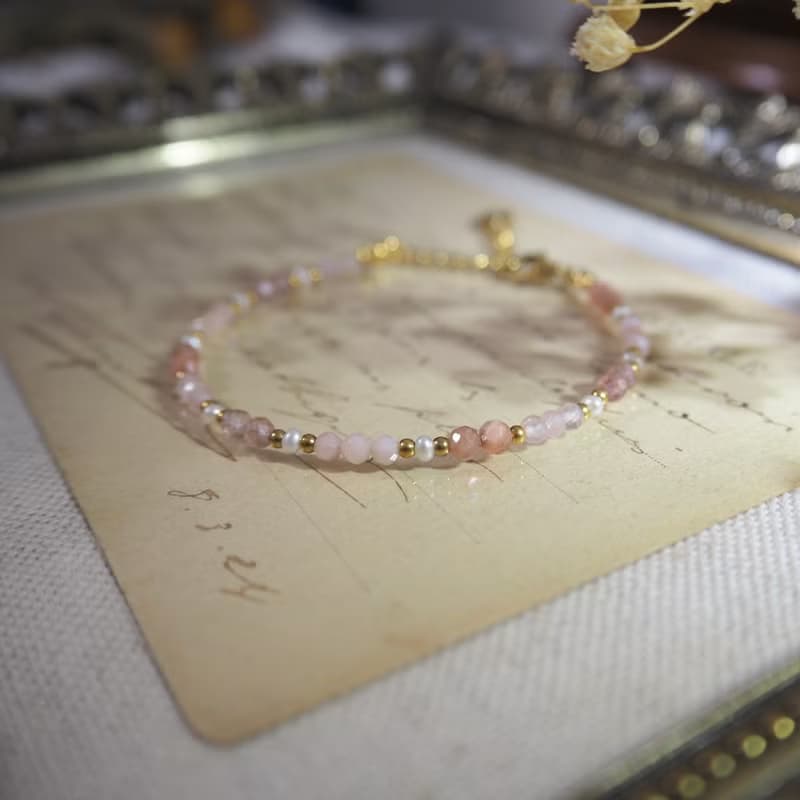 ll 粉語微光 ll 紅紋石 淡水珍珠 粉澳寶 草莓晶 手鍊 BR-00034