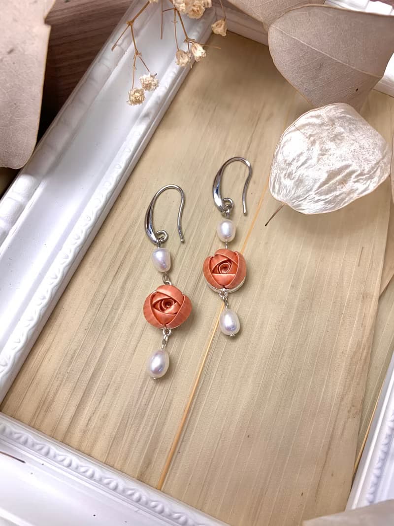 Re-Re蠶絲金工—雙珍珠小玫瑰耳環