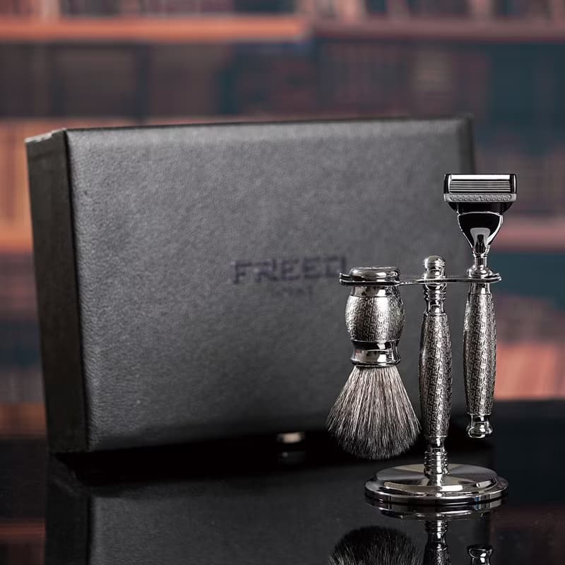 【FREED】五刀式刮鬍刀豪華禮盒四件組-F滿版鍍鎳浮雕 免費刻字