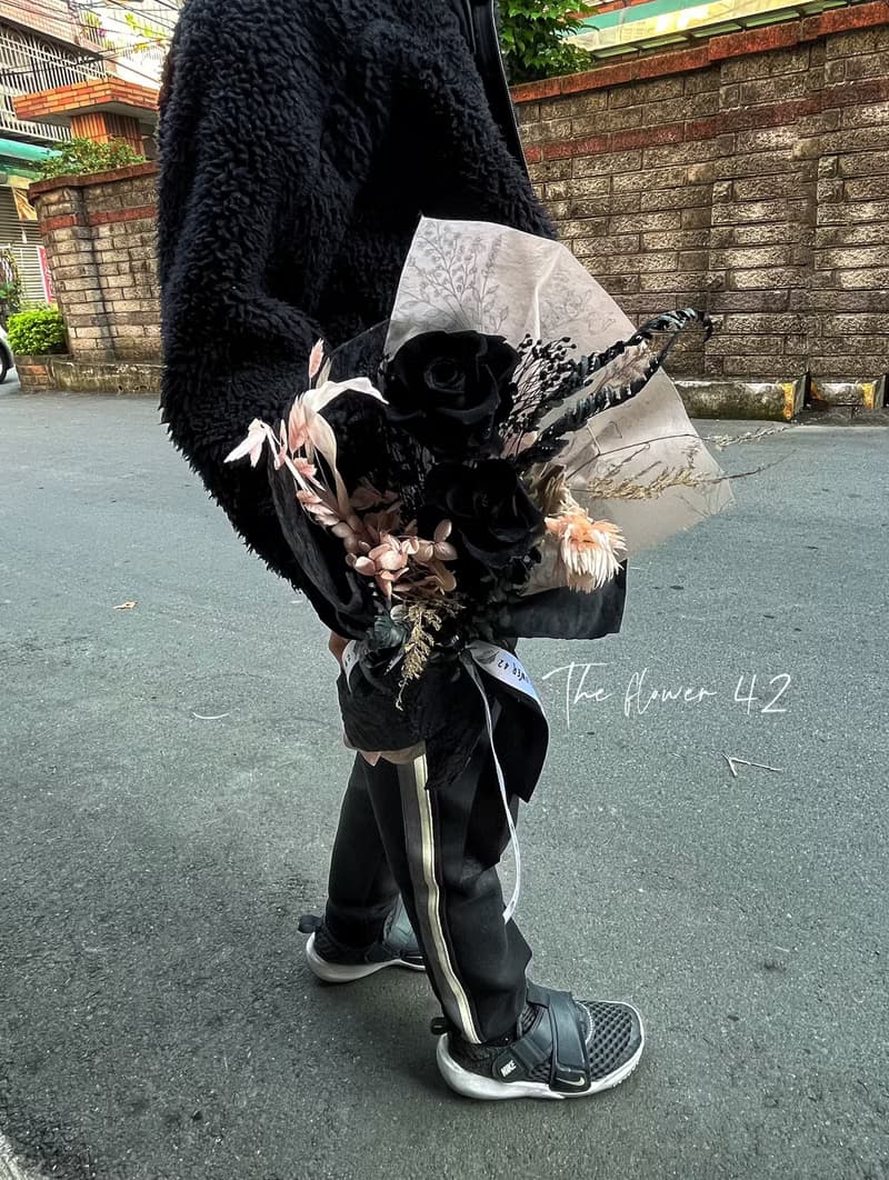 /The flower 42黑粉永生花束小