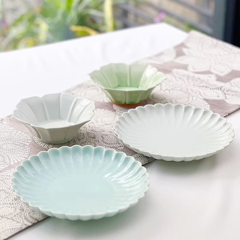 青白瓷菊皿 (21cm) /洸琳窯
