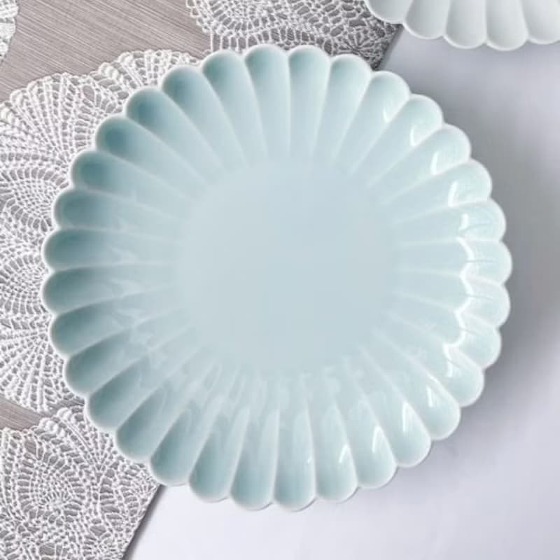 青白瓷菊皿 (21cm) /洸琳窯