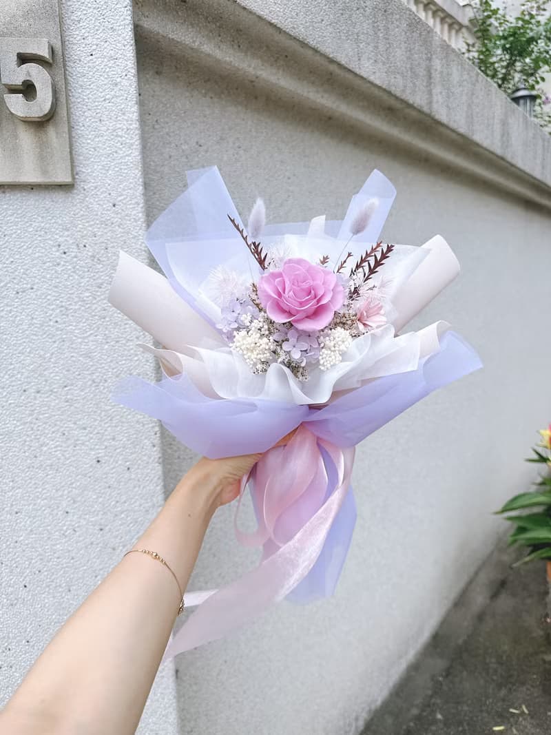永生玫瑰花束-雷陣雨後霧茫茫的紫光