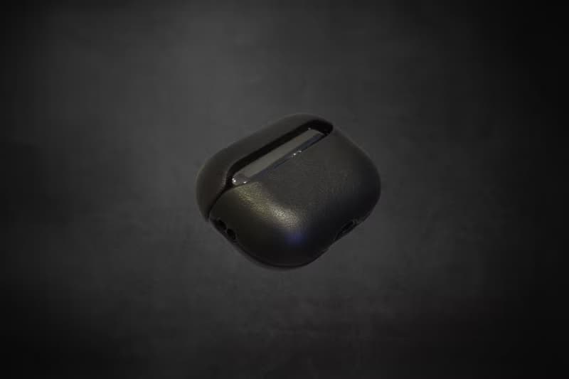 AirPods Pro/Pro2/3代 真皮保護殼 【可立體金屬字名字】