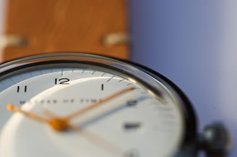 簡約機械錶配植鞣皮帶 - 白面