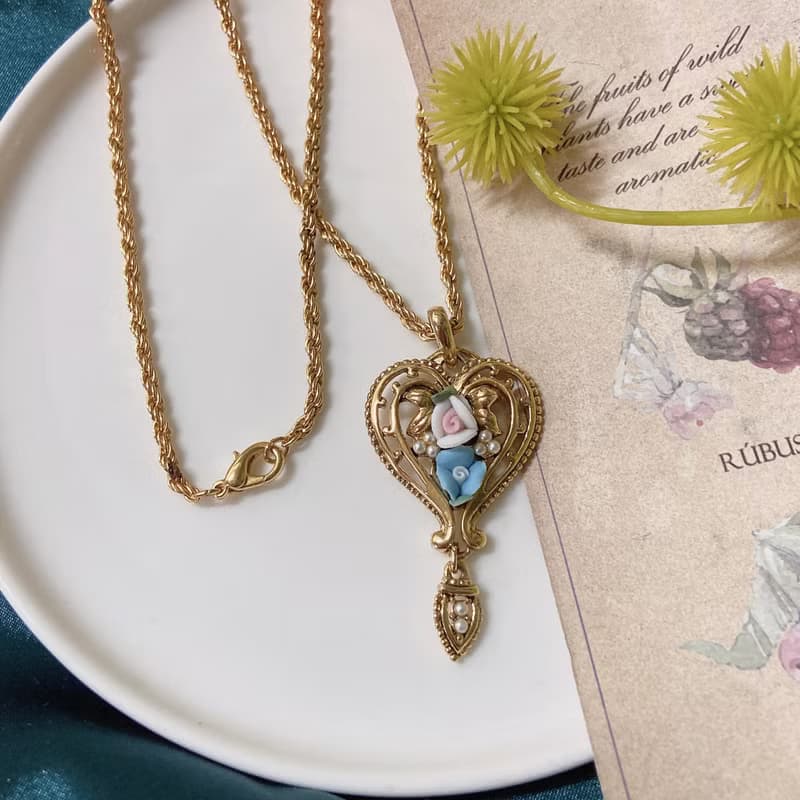 【西洋古董飾品】1928 維多利亞式 垂墜晃動 愛心雕花藤蔓 項鍊