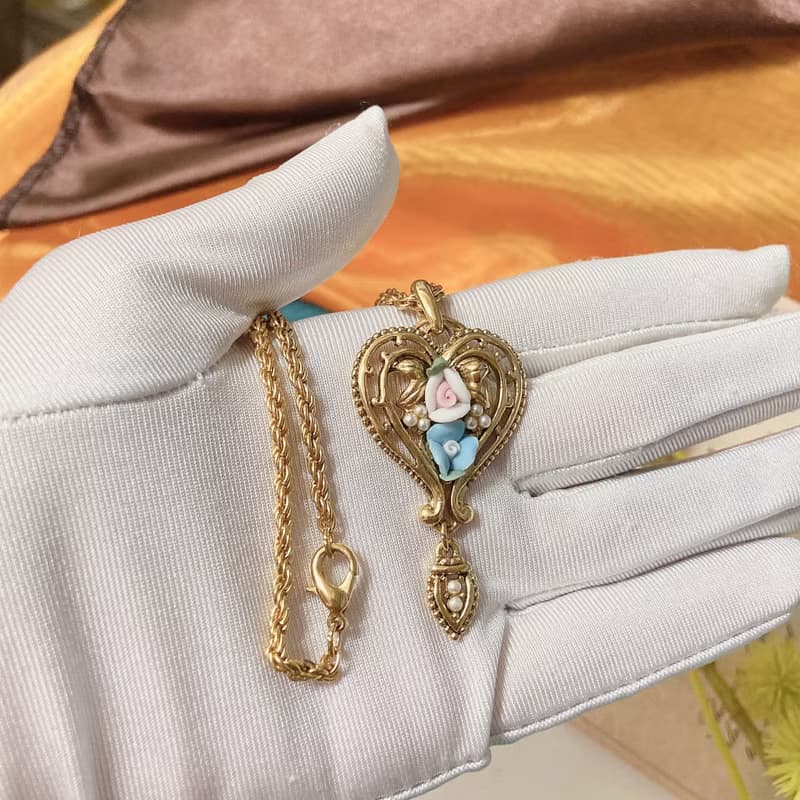【西洋古董飾品】1928 維多利亞式 垂墜晃動 愛心雕花藤蔓 項鍊