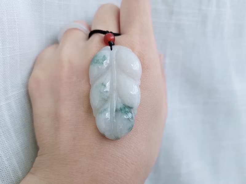 【親翠】天然翡翠 冰牛奶底飄花事業有成極美葉子項鍊 | 不敗題材