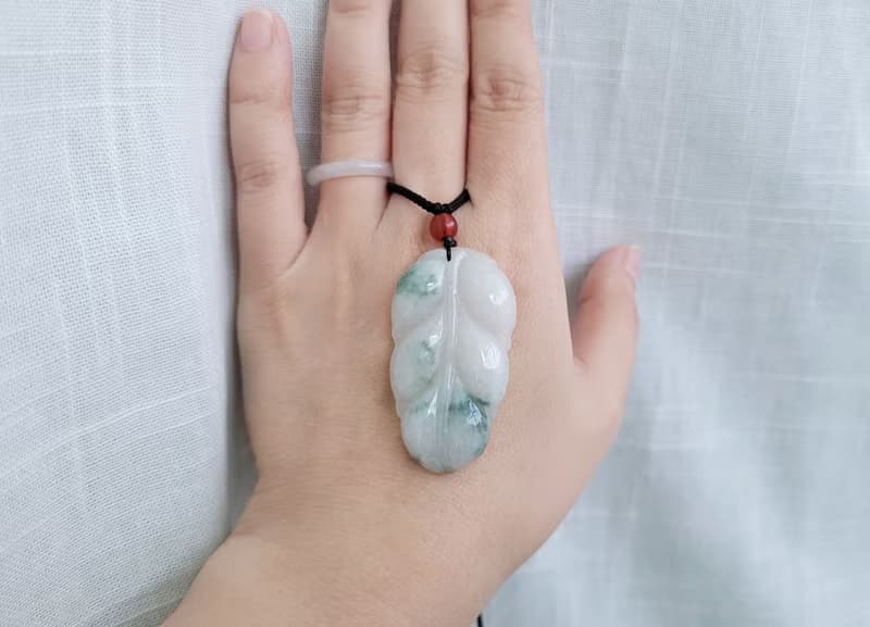 【親翠】天然翡翠 冰牛奶底飄花事業有成極美葉子項鍊 | 不敗題材