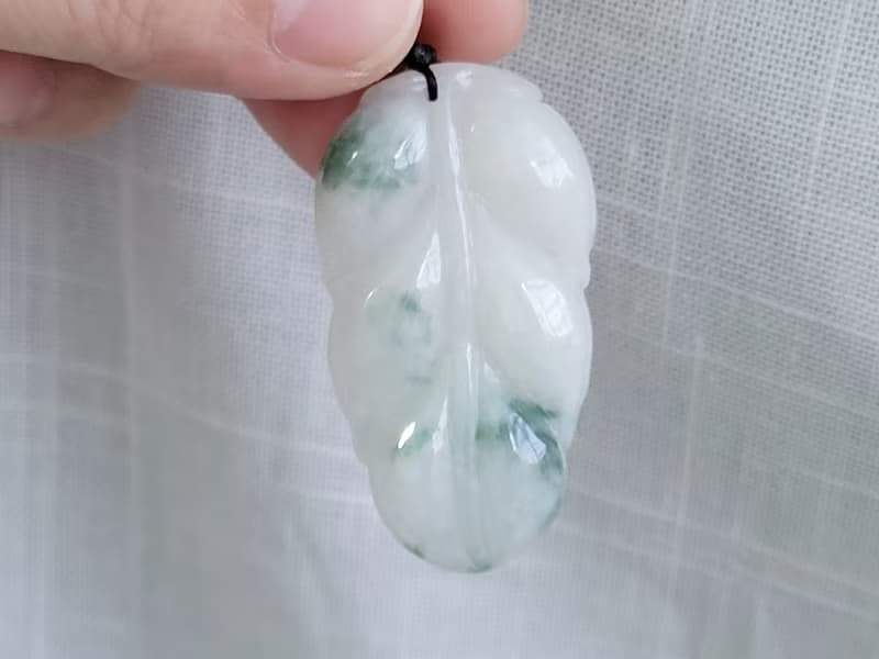 【親翠】天然翡翠 冰牛奶底飄花事業有成極美葉子項鍊 | 不敗題材