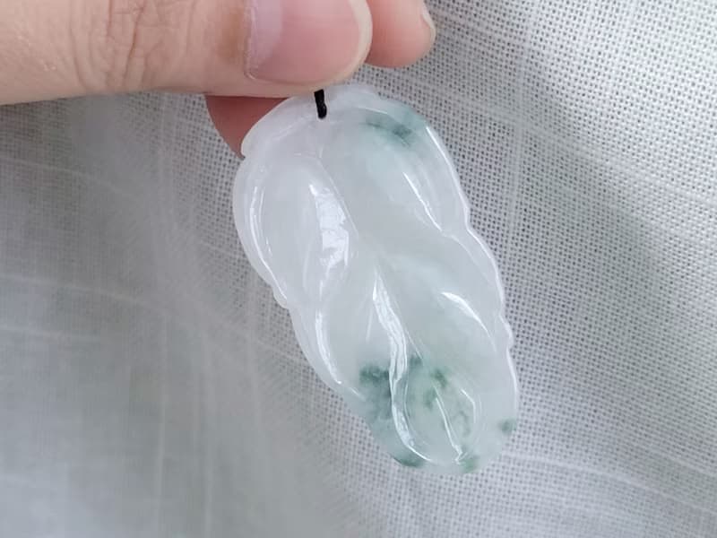 【親翠】天然翡翠 冰牛奶底飄花事業有成極美葉子項鍊 | 不敗題材