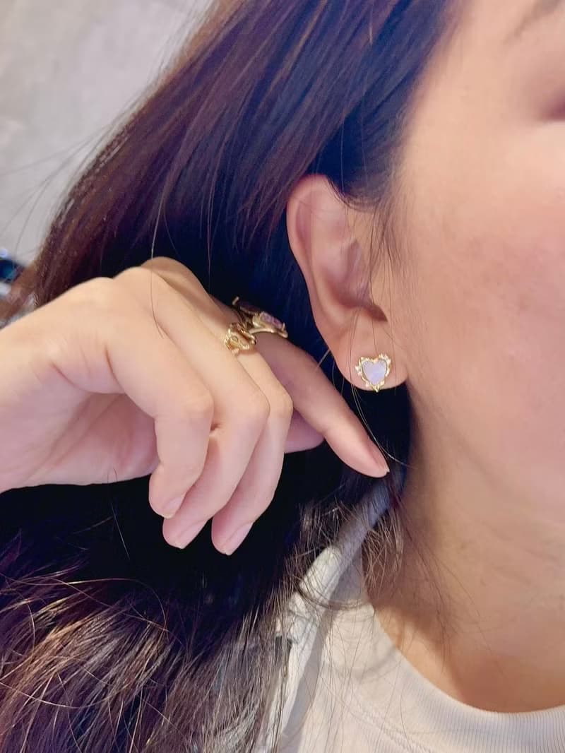 18K 太陽的光芒 愛心蝶貝鑽石耳環