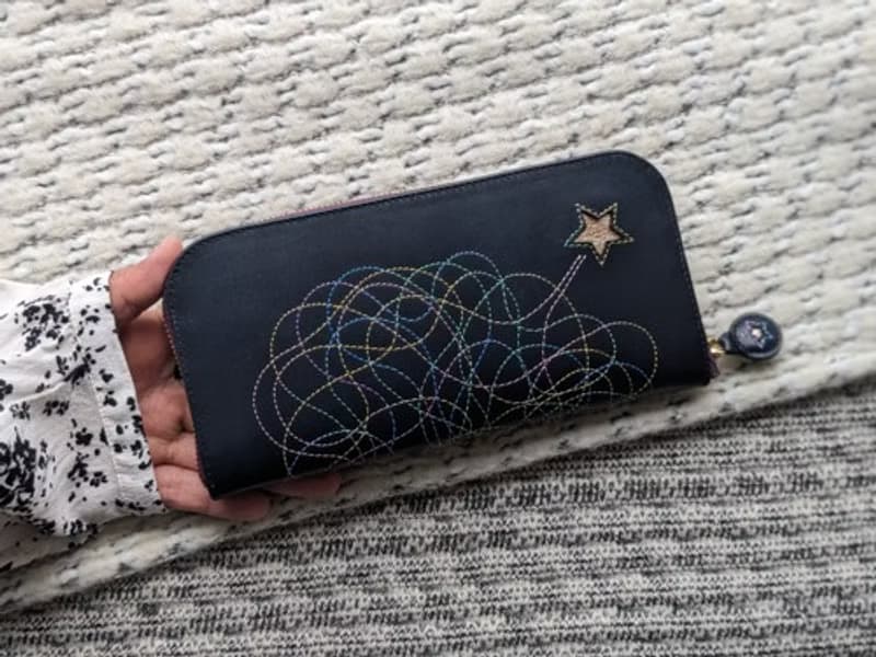 Pinkoi 代購 -  「刺繡皮革錢包」「Shooting Star」牛皮 BLACK（牛皮）細長圓形拉鍊型