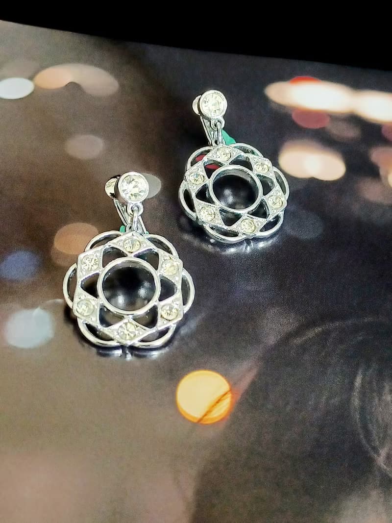 vintage jewelry SARAH COV 亮銀幾何萊茵花卉 夾式耳環