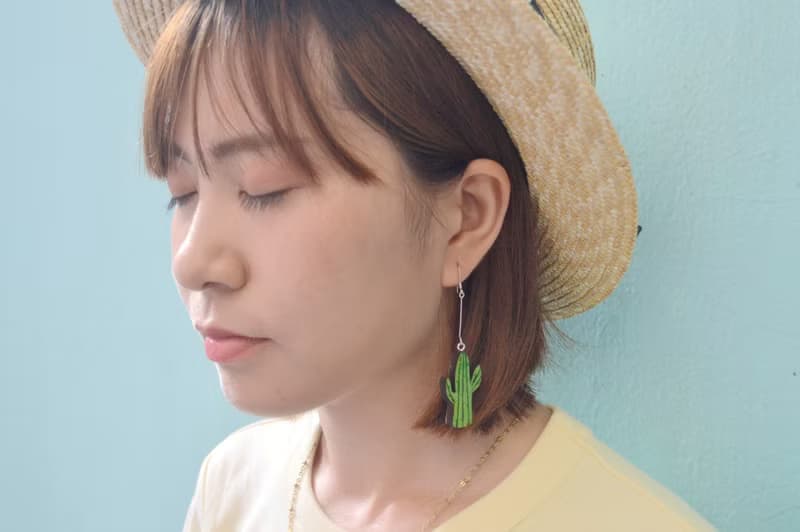 夏日浪漫 綠色小仙人掌耳環耳夾 手繪木製 樹脂封層