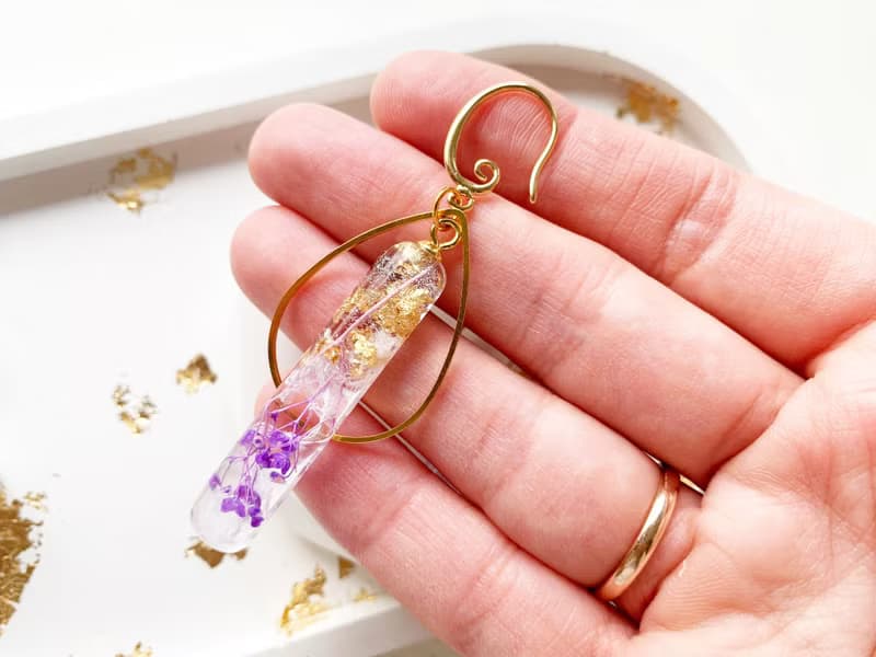 Bridal earrings, Dangle drop epoxy resin earrings with purple pressed flowers