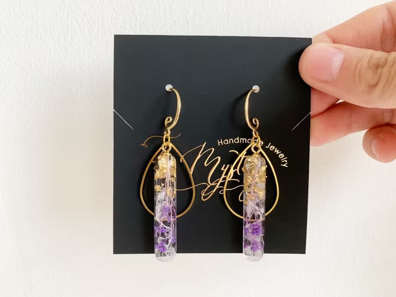 Bridal earrings, Dangle drop epoxy resin earrings with purple pressed flowers