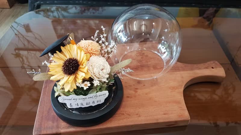 海藏設計| 限量。畢業花禮向日葵。玻璃球燈罩 /夜燈/畢業花束/