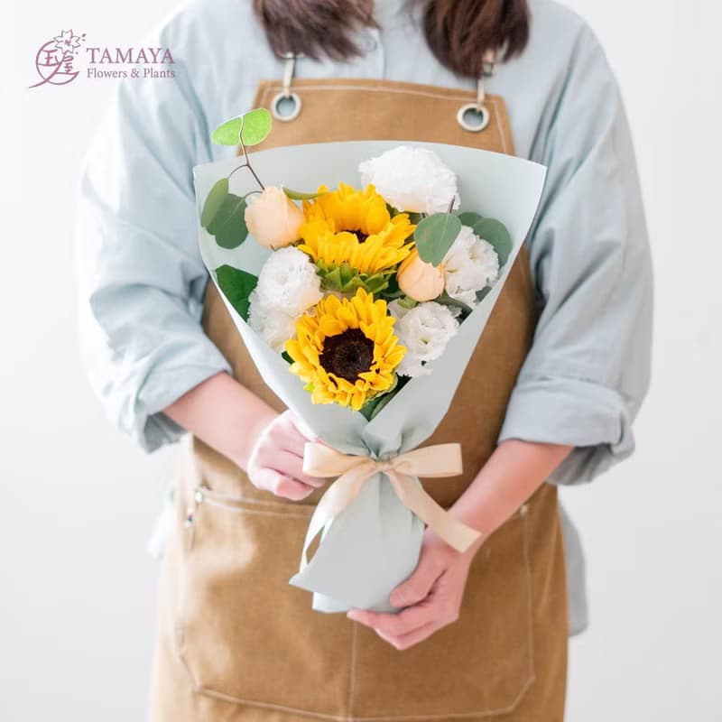 金黃向陽湖綠花束