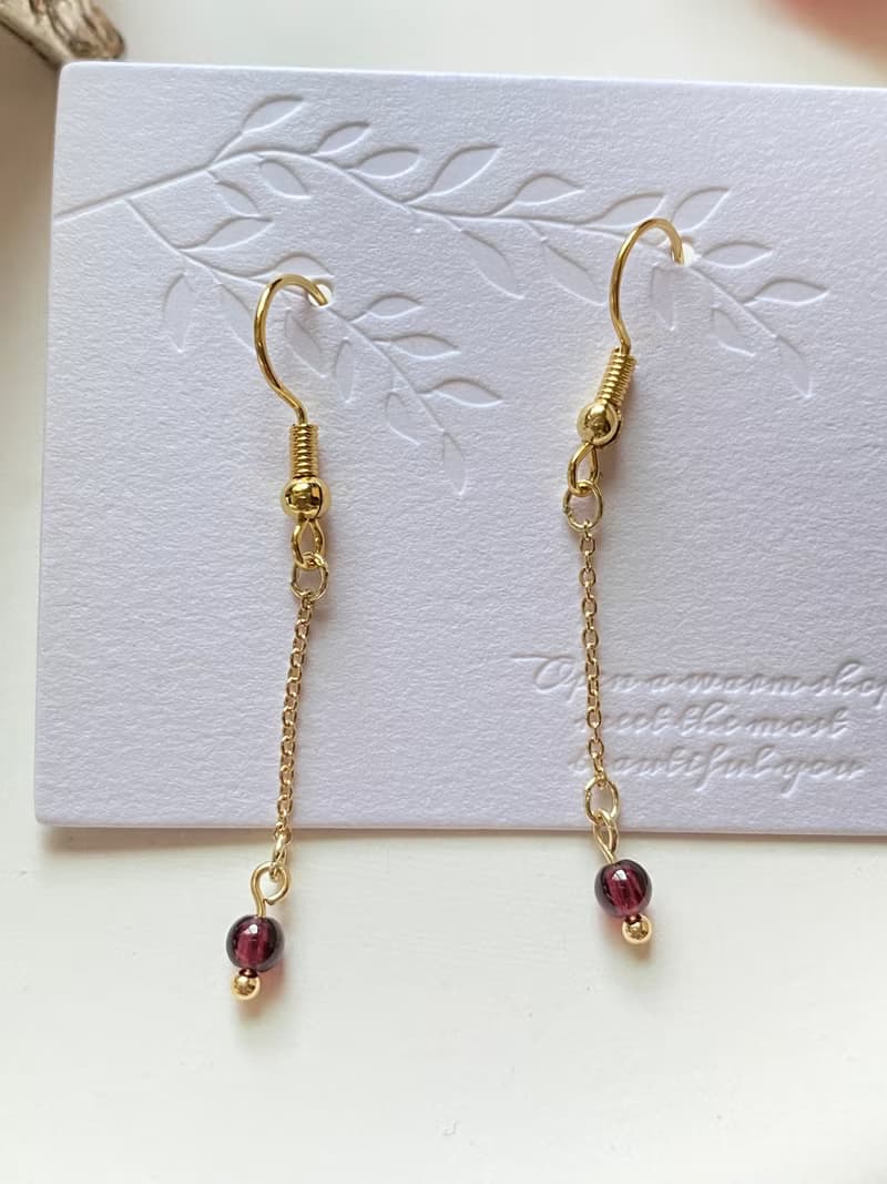 【Kimiko手作飾品】一月誕生石系列 紫牙烏紅石榴細鍊耳環