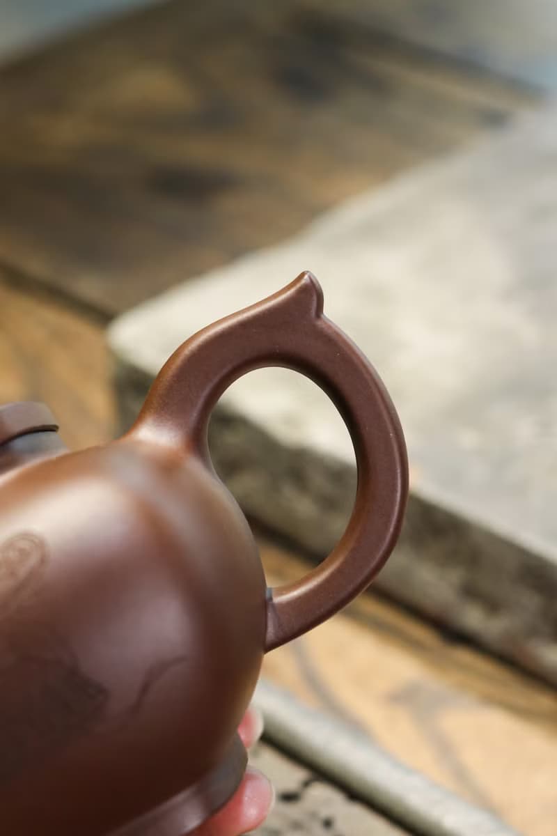 送禮紫砂壺茶壺祥瑞 吉祥如意  老紫泥 360ml 9孔 刘素素作品  此