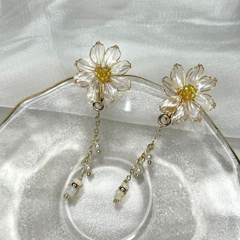 【透明波斯菊x蛋白石 - 水晶花耳環】十月生日花 生日石 花言日和