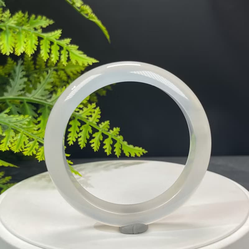 精品 白色瑪瑙手鐲 60MM 冰潤起剛乾淨龍鱗紋玉髓手環 精神平和