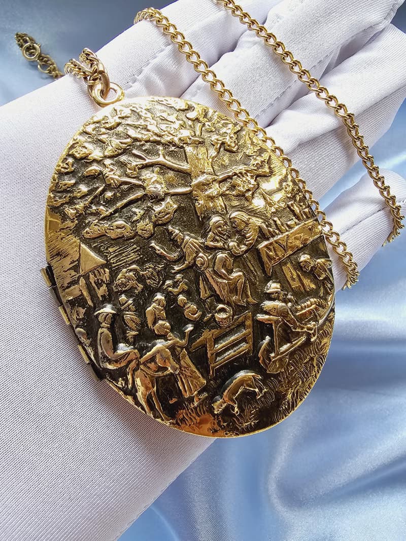 英國早期人物生活金色浮雕LOCKET項鍊/vintage西洋古董飾品