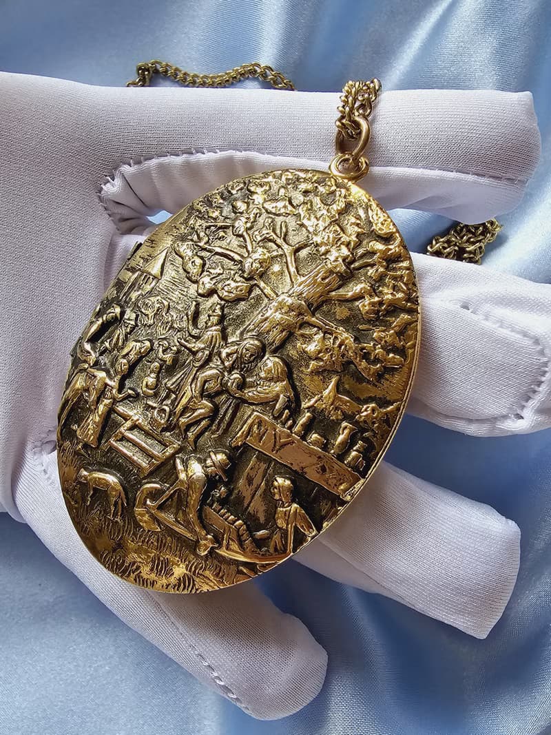 英國早期人物生活金色浮雕LOCKET項鍊/vintage西洋古董飾品